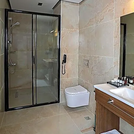 Moncher فندق 5*